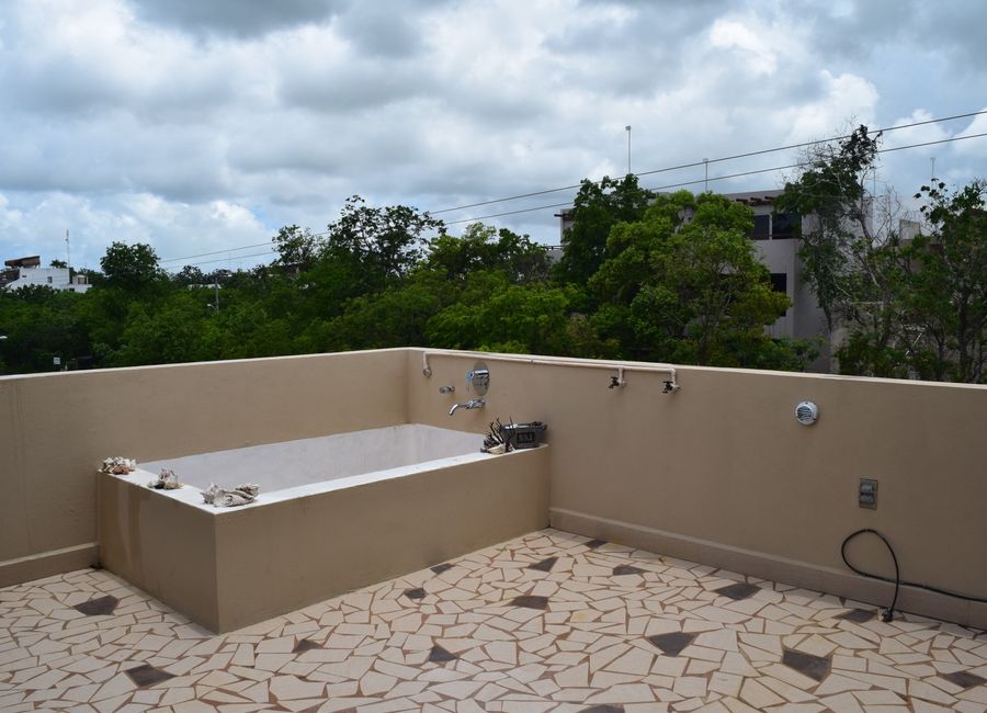 Stylish Home with Pool in La Veleta, QR 5