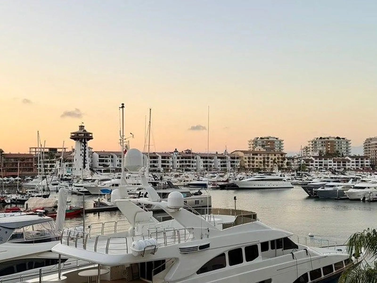 Modern Apartment in Marina Vallarta, JAL 2