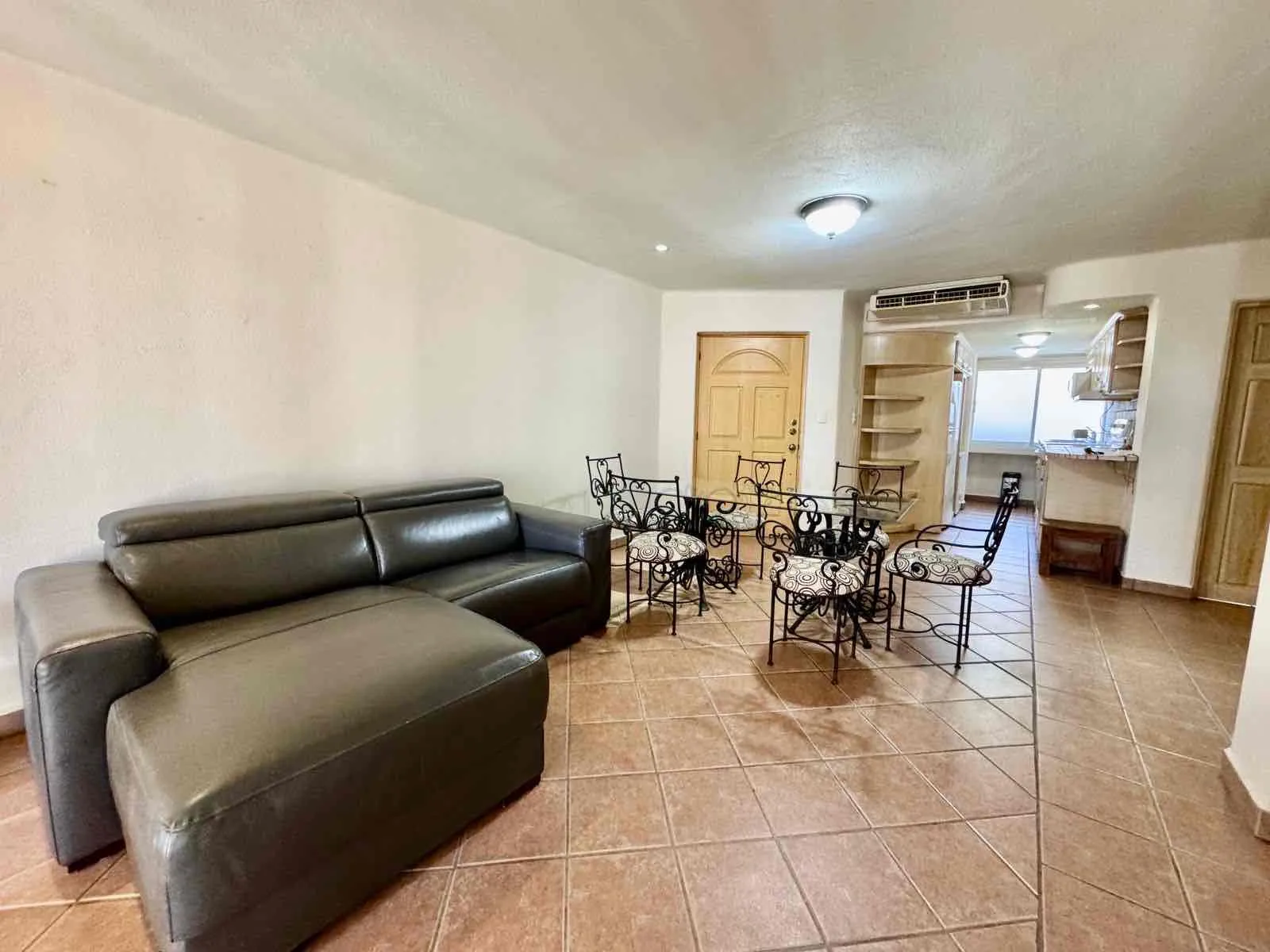 Luxury Apartment near the Tourist Corridor, BCS 4