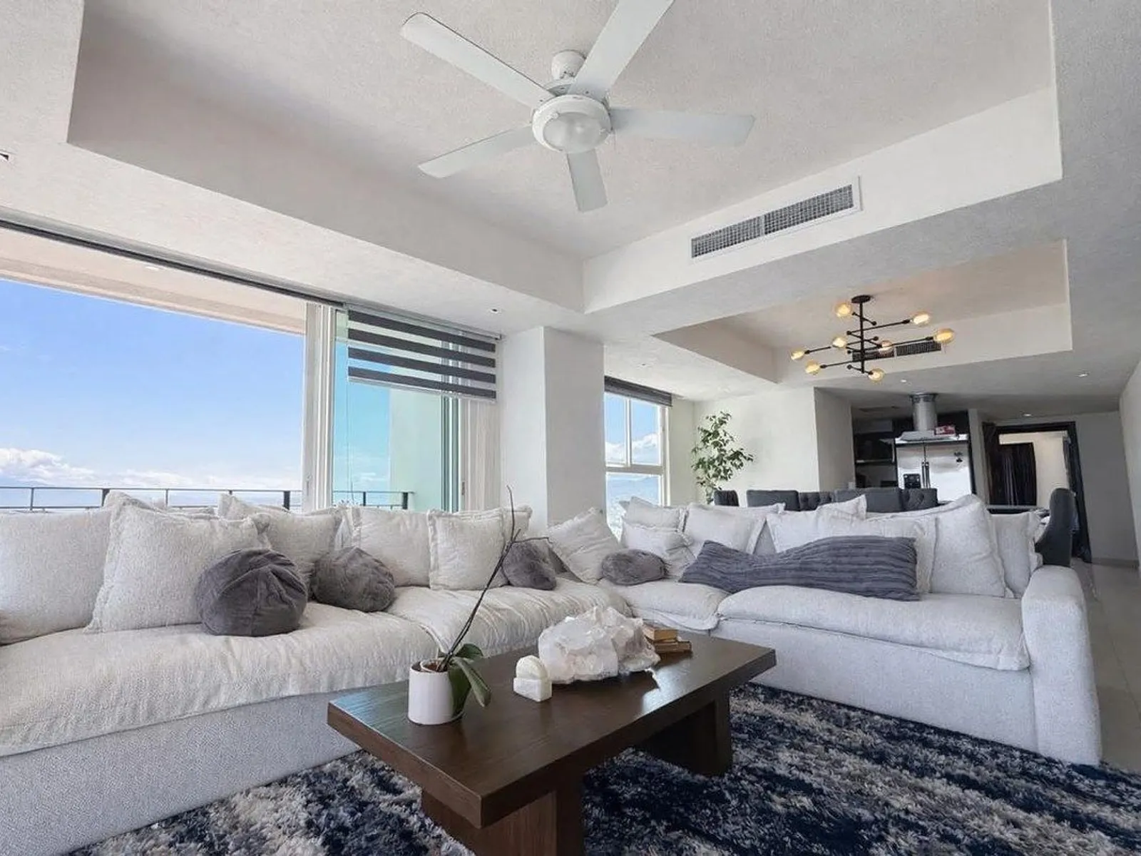 Sunlit Apartment in the Hotel Zone, JAL 6