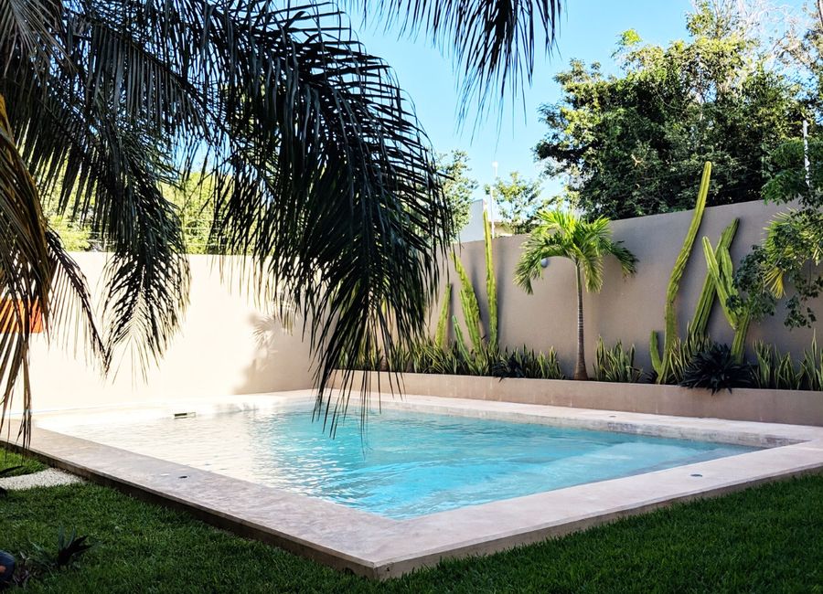 Stylish Home with Pool in La Veleta, QR